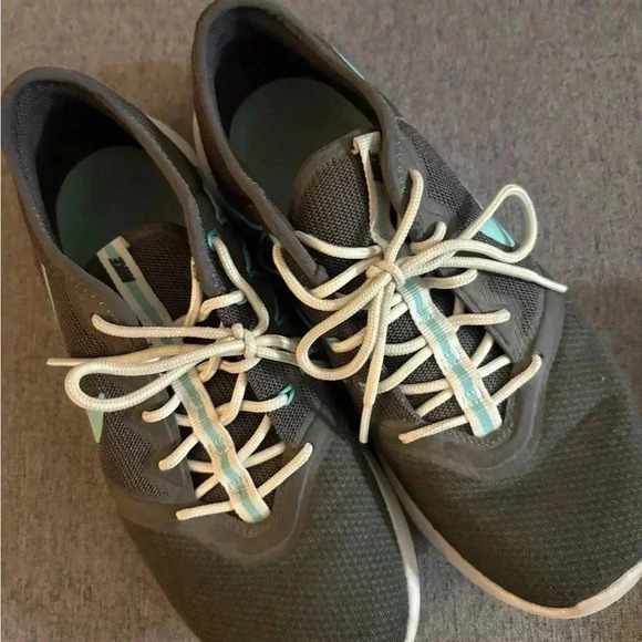 Nike size 8.5 VIALE TECH RACER VTR Grey Green Running Sneakers - Picture 2 of 6